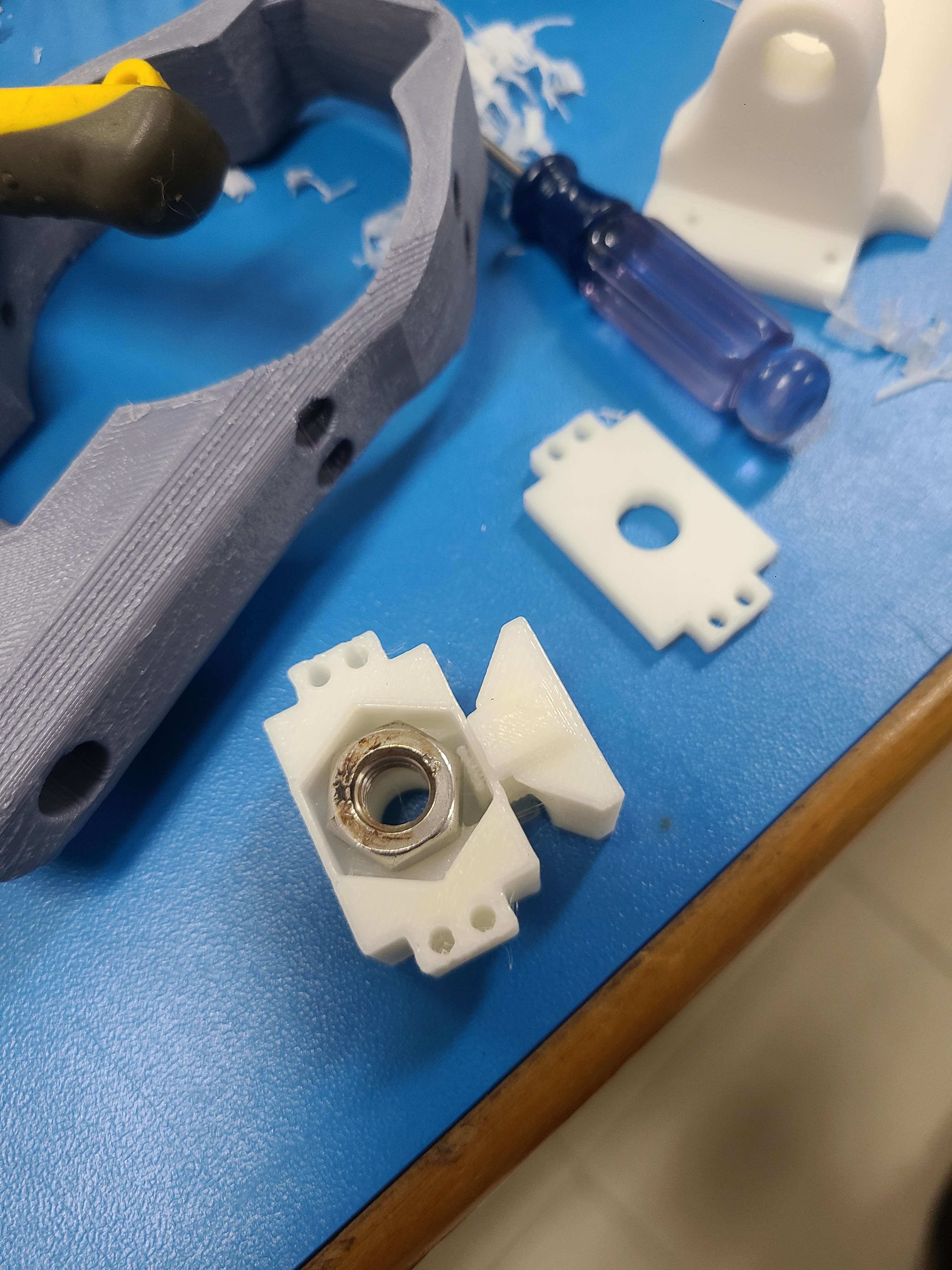Nut guide for screw drive mechanism